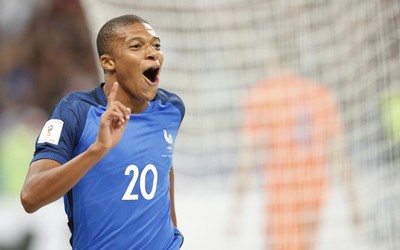 博乐体育动态-劳姆禁区外爆射破门