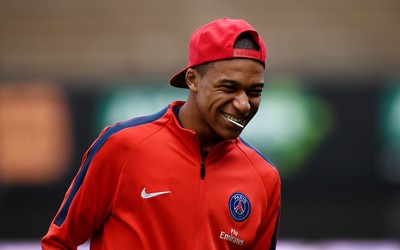 博乐体育播报-米特罗维奇庆祝时队友狂欢